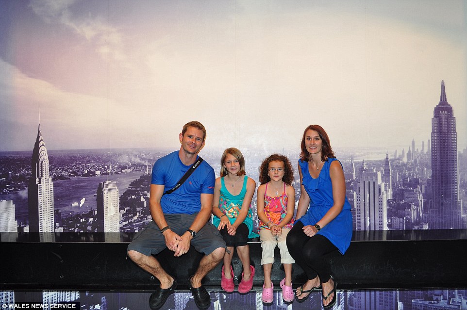 265EC49000000578-2982596-They_spent_a_few_days_in_New_York_as_part_of_the_epic_adventure_-a-65_1425645203189
