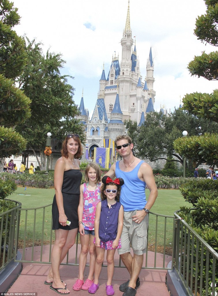 265EC62100000578-2982596-The_family_visited_Disneyland_in_Florida_pictured_during_their_o-a-81_1425645204718
