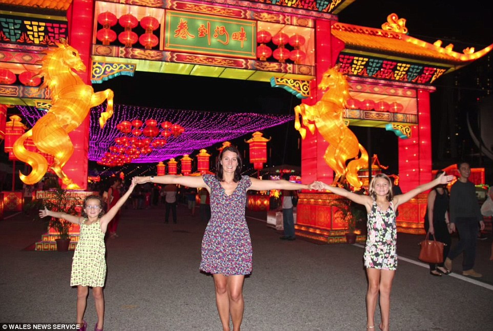 265EC9D200000578-2982596-Along_the_way_the_family_went_shopping_in_New_York_and_snorkelli-a-62_1425645203183