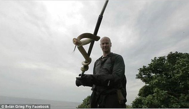 2BB25DEB00000578-3212459-Dr_Fry_named_the_King_Cobra_as_his_favourite_because_they_are_in-a-1_1440666886011