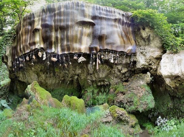 600x449xPetrifying-Well2-600x449.jpg.pagespeed.ic.1iVxEuuQmy