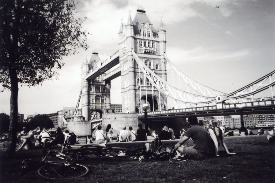 homeless-people-photography-2016-my-london-calendar-cafe-art-10