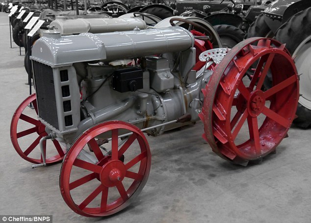 2C4C266F00000578-3234789-This_Fordson_Model_F_tractor_was_built_in_1917_to_help_increase_-a-80_1442290283269