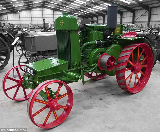 2C4C456D00000578-3234789-The_oldest_tractor_in_Mr_Rackman_s_impressive_collection_is_the_-a-70_1442290283145