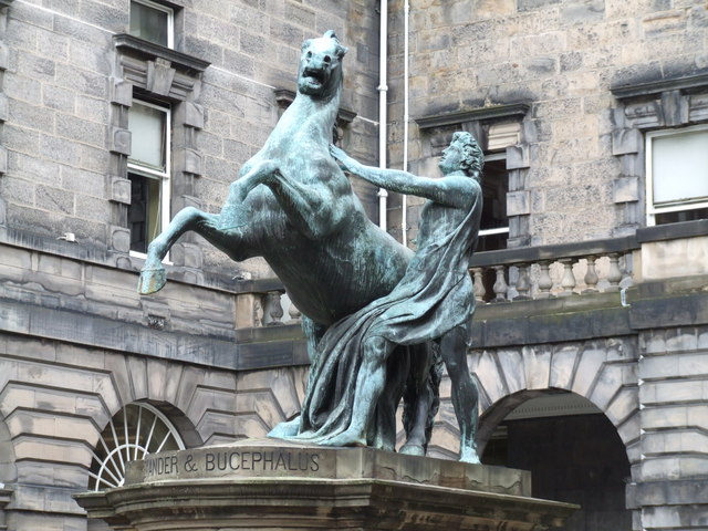 Statue_at_The_City_Chambers_Edinburgh_-_geograph.org_.uk_-_506026