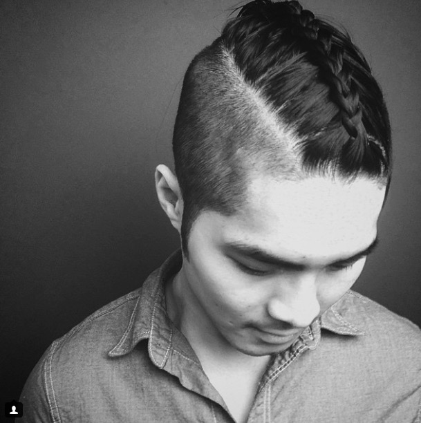 男士丸子头已经out了,现在流行的是男士麻花辫,大家感受一下