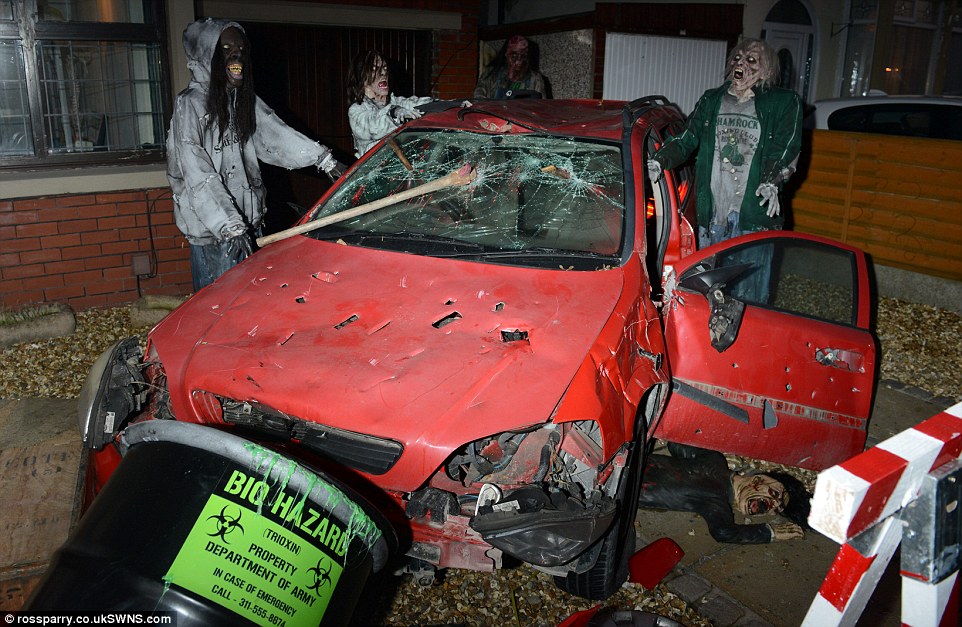 2DE7A14700000578-3295062-The_annual_party_has_been_taken_even_further_this_year_with_the_-a-7_1446147661363