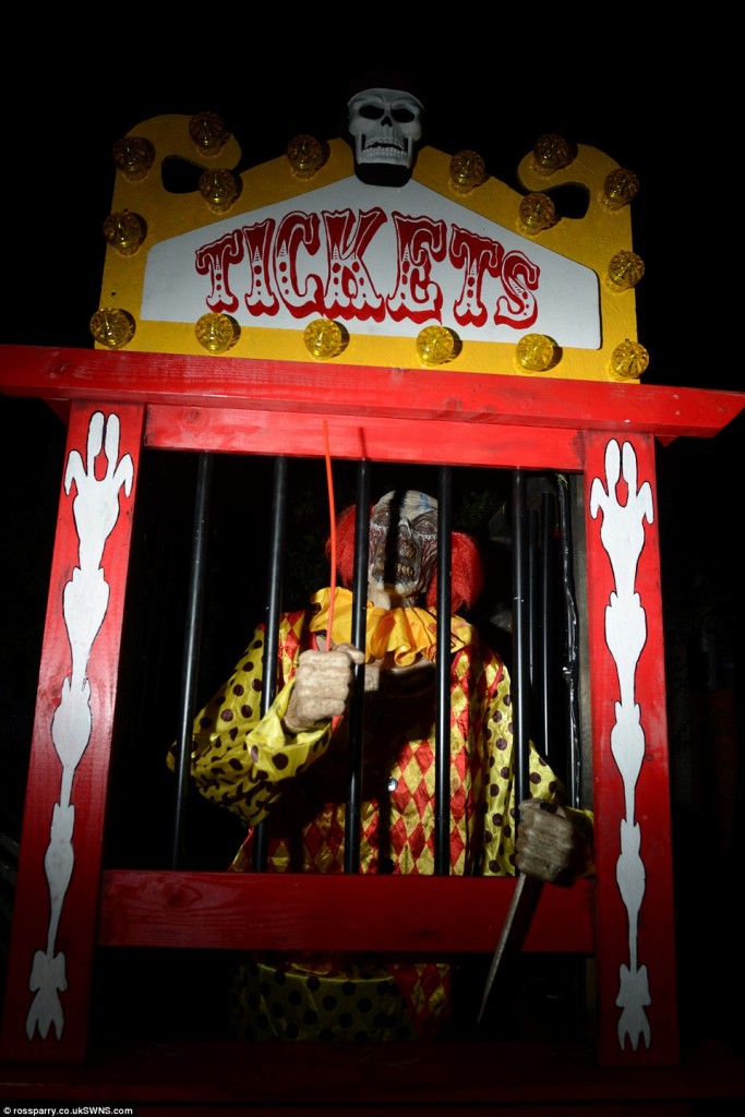 2DE7A19700000578-3295062-The_event_began_as_a_modest_fancy_dress_party_for_family_and_fri-a-6_1446147661306