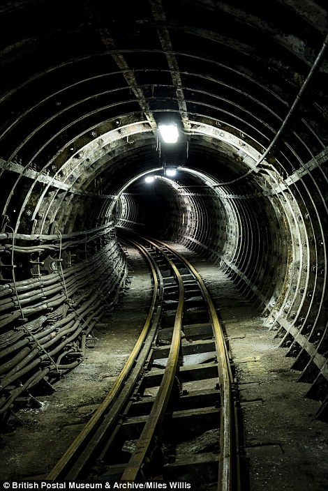2E0BA50C00000578-3301552-This_picture_offers_a_glimpse_into_the_Post_Office_s_underground-a-98_1446555763444