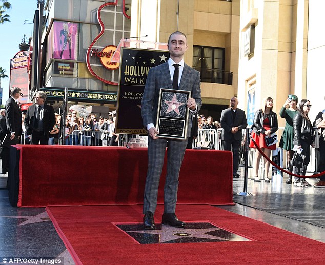 2E638EEF00000578-3316250-Hollywood_The_26_year_old_posed_on_his_new_star_outside_the_Dolb-m-159_1447369635419