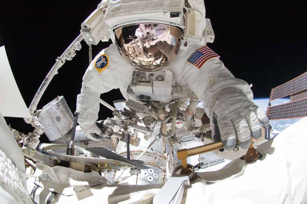 NASA-astronaut-Greg-Chamitoff-during-the-missions-fourth-session-of-extravehicular-activity-EVA-as-construction-and-maintenance-continue-on-the-International-Space-Station