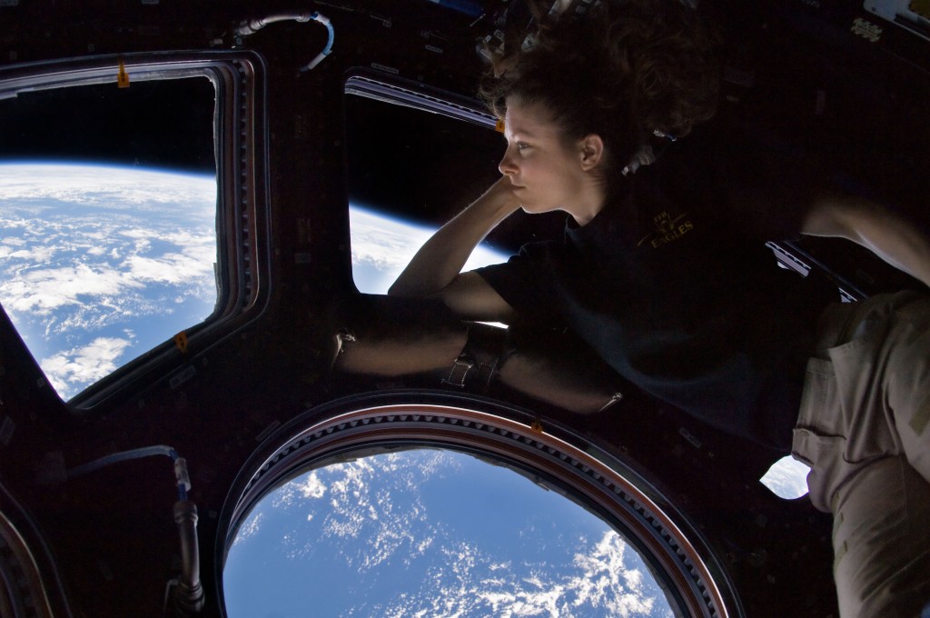 Tracy_Caldwell_Dyson_in_Cupola_ISS