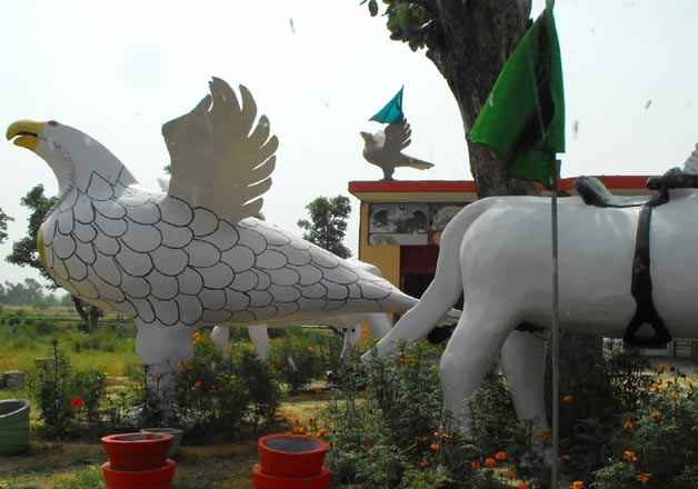 1434447964eagle-and-horse-shape-water