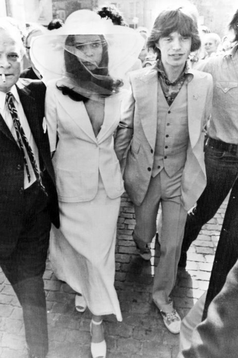 54bc0411293a8_-_hbz-wedding-dresses-bianca-jagger