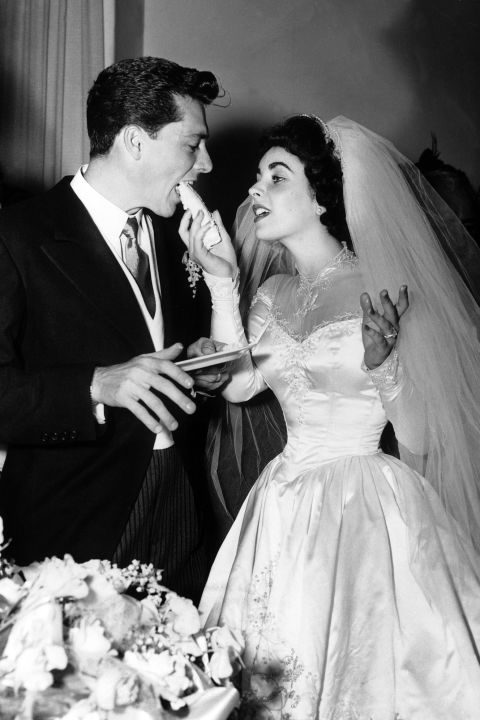 54bc0411c732a_-_hbz-wedding-dresses-elizabeth-taylor