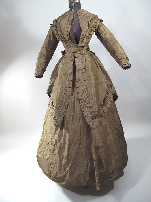 history-of-wedding-dress-1860-brown-dress