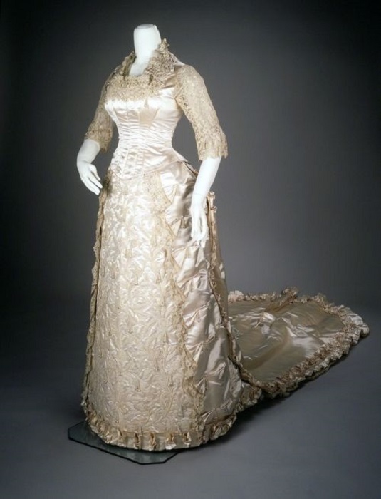 history-of-wedding-dress-1880