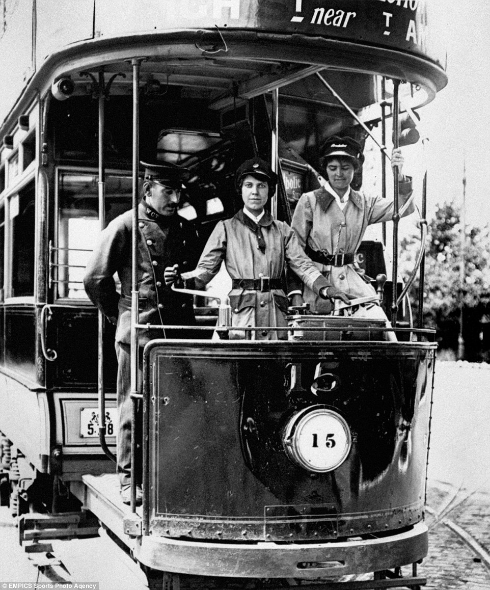 30C1F9AA00000578-3425218-Two_smartly_dressed_women_learn_to_drive_the_Walthamstow_Council-a-7_1454256309219