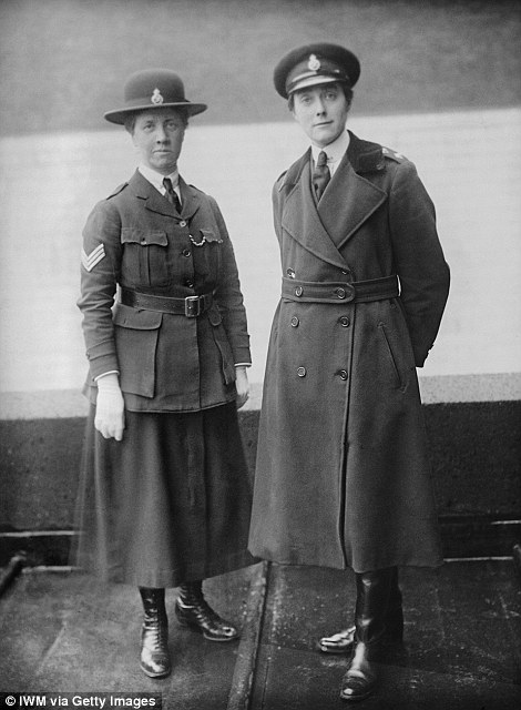 30C1FFEB00000578-3425218-An_inspector_and_a_sergeant_in_the_Women_s_Police_Service_circa_-a-12_1454256309451