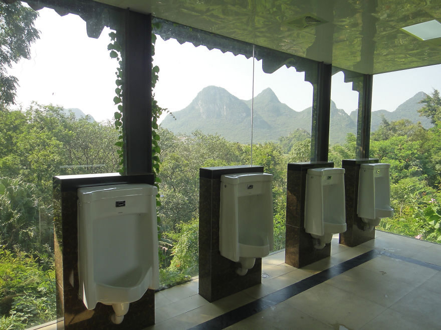 amazing-toilet-views-around-the-world-103__880