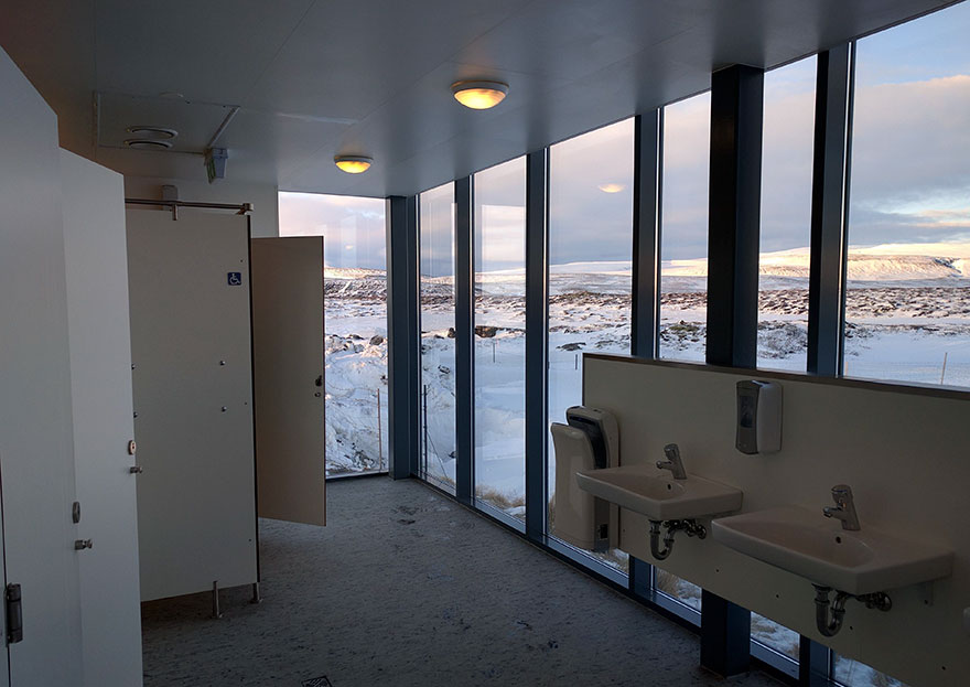 amazing-toilet-views-around-the-world-71__880