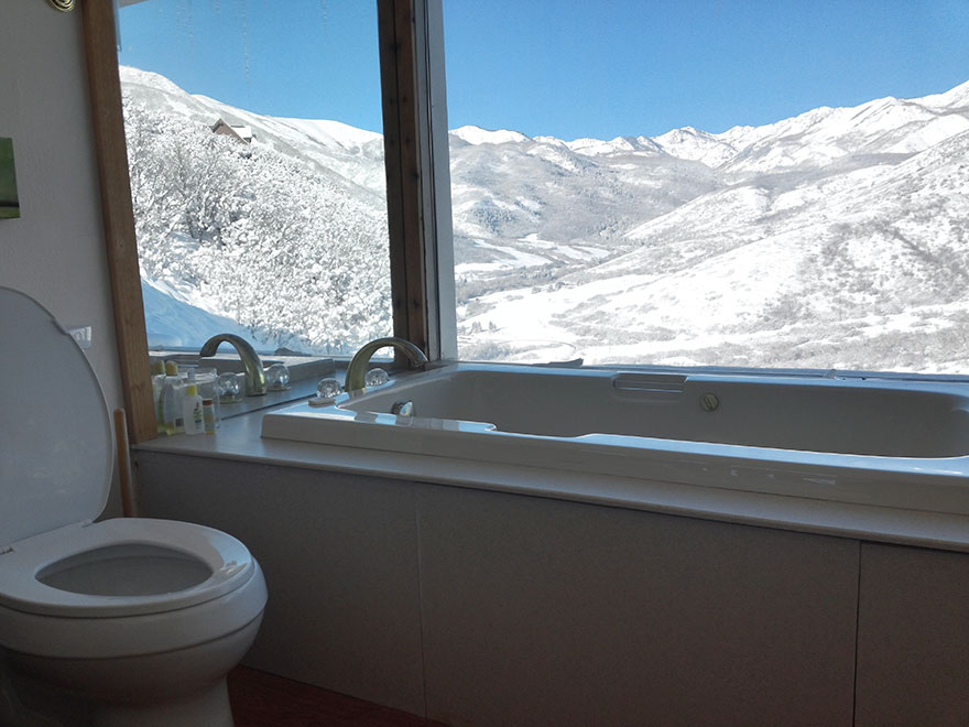 amazing-toilet-views-around-the-world-7__880