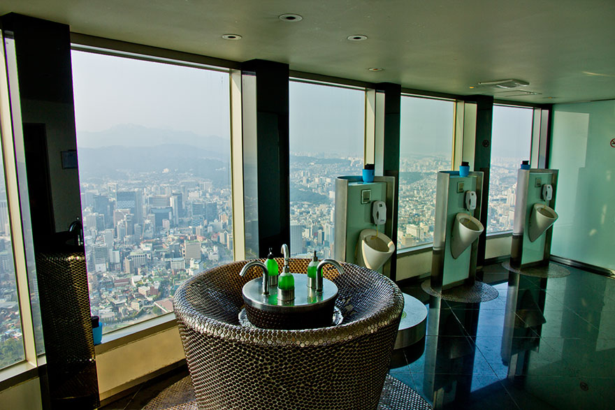 amazing-toilet-views-around-the-world__880