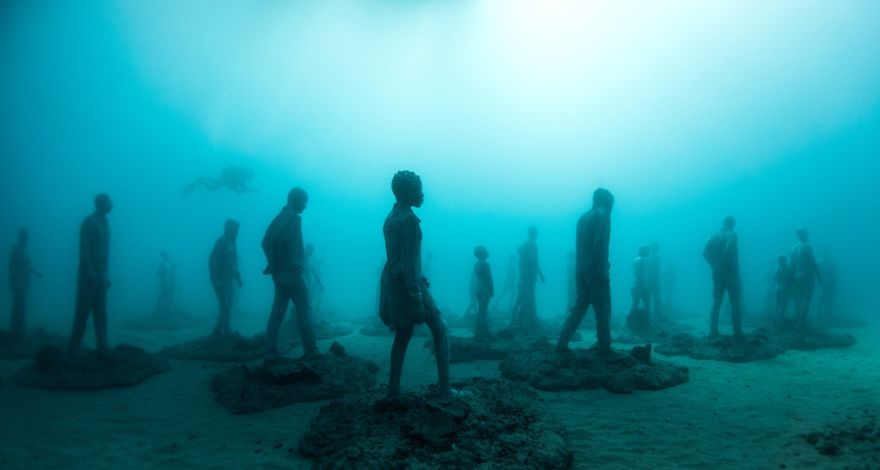 breathtaking-underwater-museum-turns-ocean-floor-into-art-gallery-and-doubles-as-artificial-ree-13__880