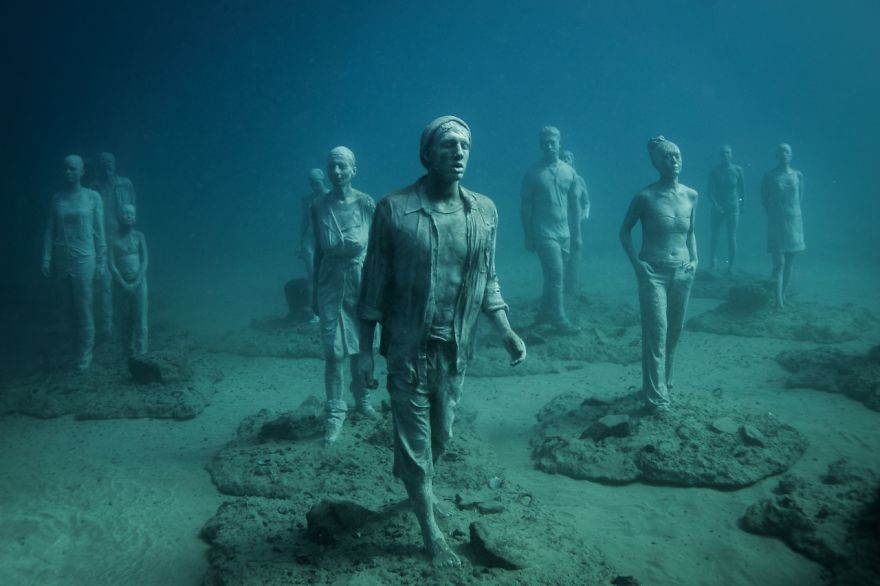 breathtaking-underwater-museum-turns-ocean-floor-into-art-gallery-and-doubles-as-artificial-ree-7__880