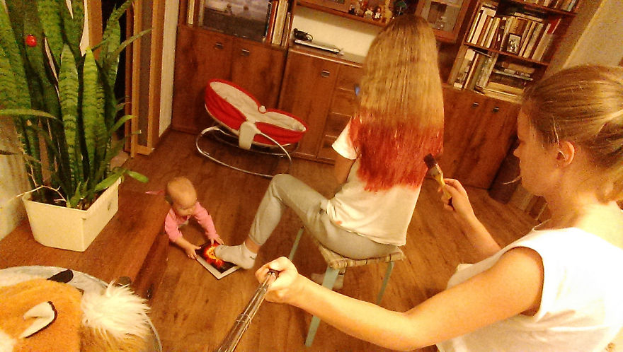 i-documented-what-its-like-to-be-a-mom-with-a-selfie-stick-18__880