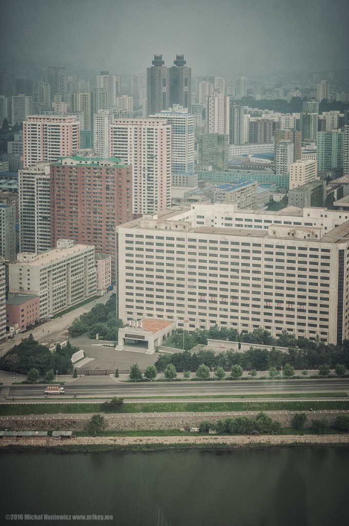 ostensibly_ordinary_pyongyang_09