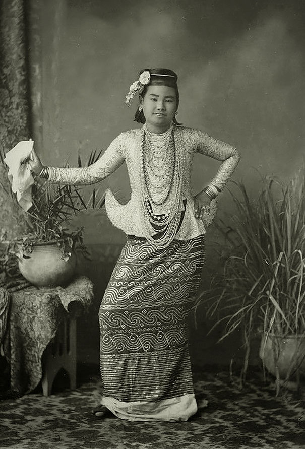 vintage-women-beauty-1900-1910-84__605