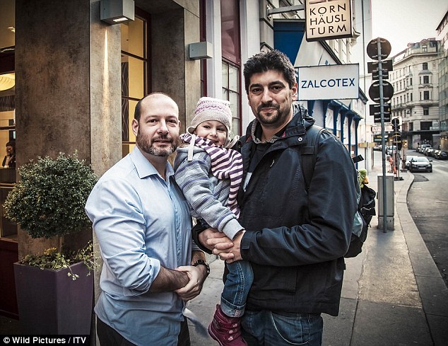 2B150D4400000578-3184611-Reunited_Mr_Whittington_left_is_pictured_with_Mr_Michael_and_Cry-a-3_1438682118789