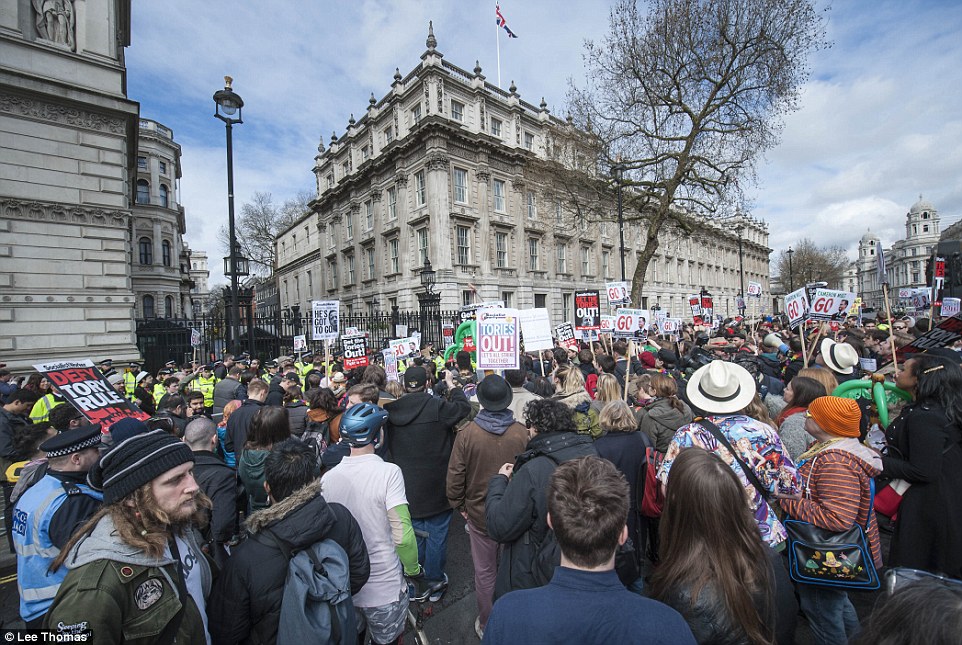 32FEF5E100000578-3531269-Thousands_of_protesters_stood_on_Whitehall_calling_on_the_Prime_-a-115_1460201368517