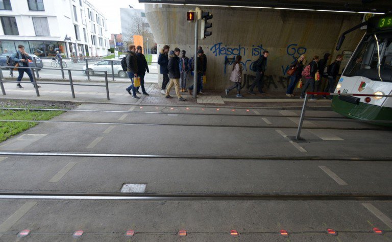smombie-traffic-lights-768x474