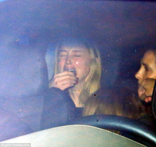 34B3D40C00000578-0-Amber_Heard_broke_down_in_tears_after_leaving_a_Los_Angeles_cour-a-12_1464438974056