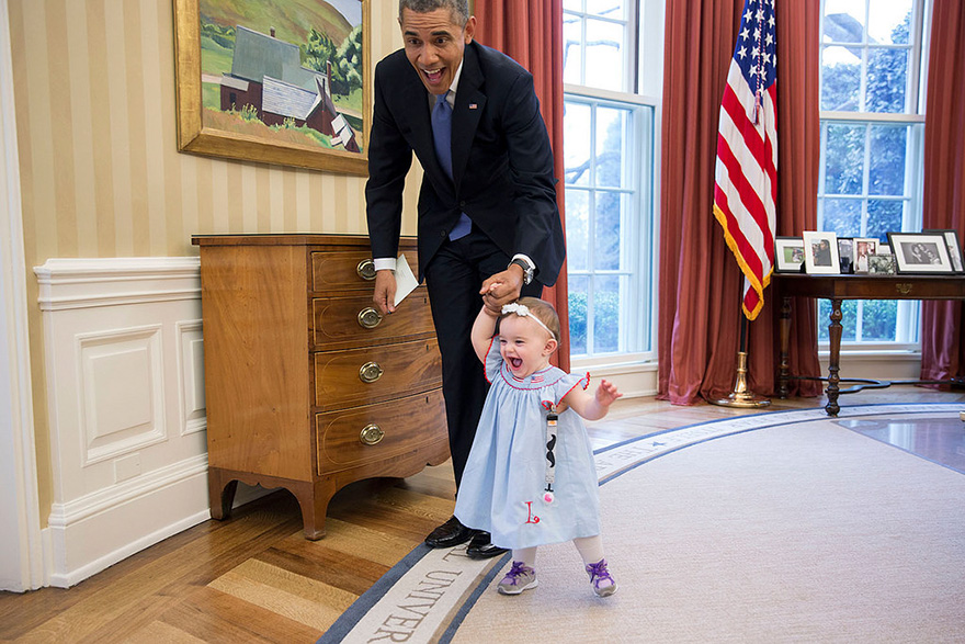barack-obama-photographer-pete-souza-white-house-180-5763f4da5ea1a__880