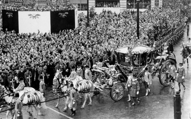 coronation-crowd_2577584b