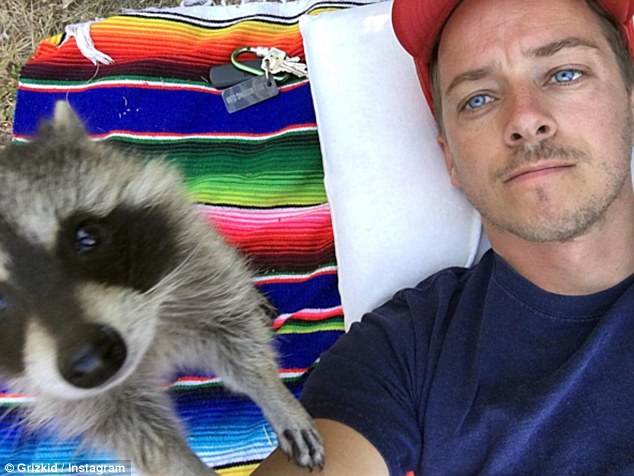 3661EA5B00000578-3695921-Professional_Doctor_Dolittle_Wes_Larson_is_an_Instagram_supersta-m-24_1468862914211