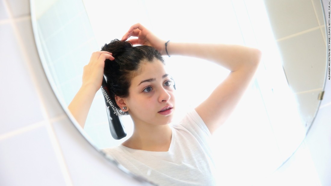 160720140231-olympics-refugee-team-yusra-mardini-syria-germany-swimmer-super-169
