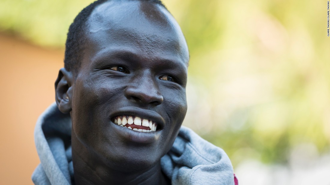 160729104303-olympic-refugee-team-yiech-pur-biel-rio-2016-super-169