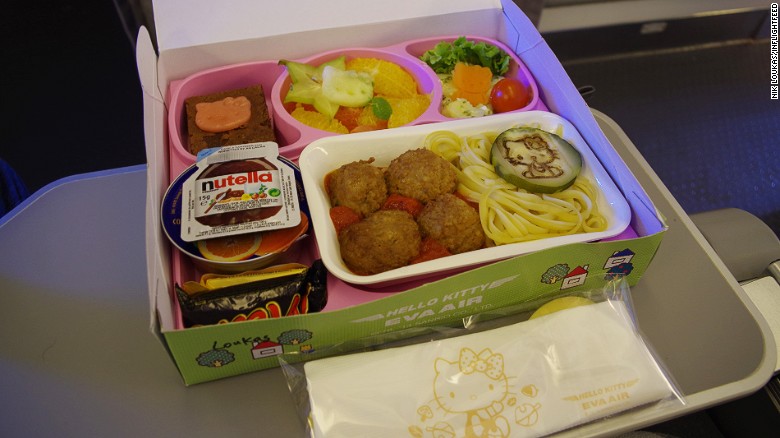 160810105946-inflightfeed-airline-food-eva-air-hello-kitty-kids-meal-exlarge-169