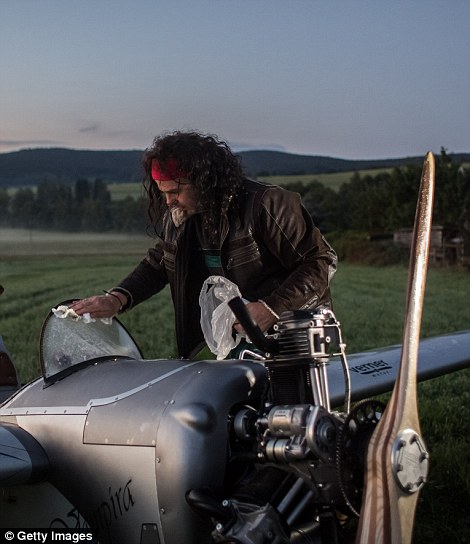 378970B900000578-3756335-Frantisek_Hadrava_prepares_for_a_flight_on_Wednesday_morning_bef-a-138_1472040700595