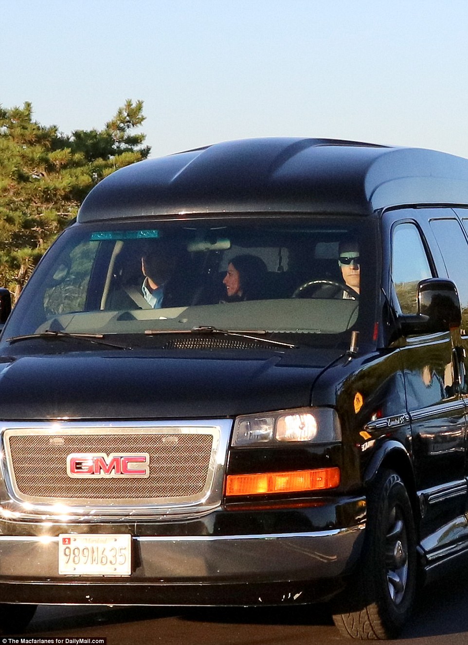 37AC662600000578-3763606-Good_day_Huma_Abedin_was_seen_smiling_in_the_Hamptons_Sunday_abo-a-6_1472483095826
