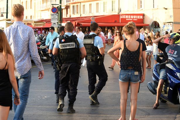 PAY-Armed-police-in-St-Tropez