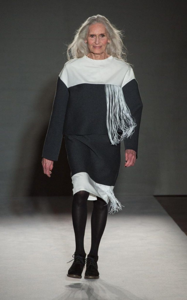 daphne_selfe-xlarge_transejct6gFShbOYZYlg8AmtnRjX1Xk1CShsyKM65_6sWqk-639x1024
