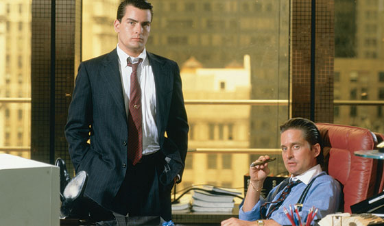 wall_street_charlie_sheen_bud_fox_michael_douglas_gordon_gekko_01