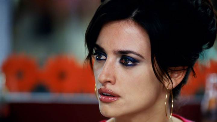 Penelope Cruz Brown Lips Looking Side And Side Face Closeup-720x405