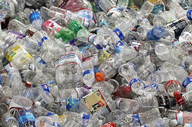 Plastic-water-bottles-are-piled-up