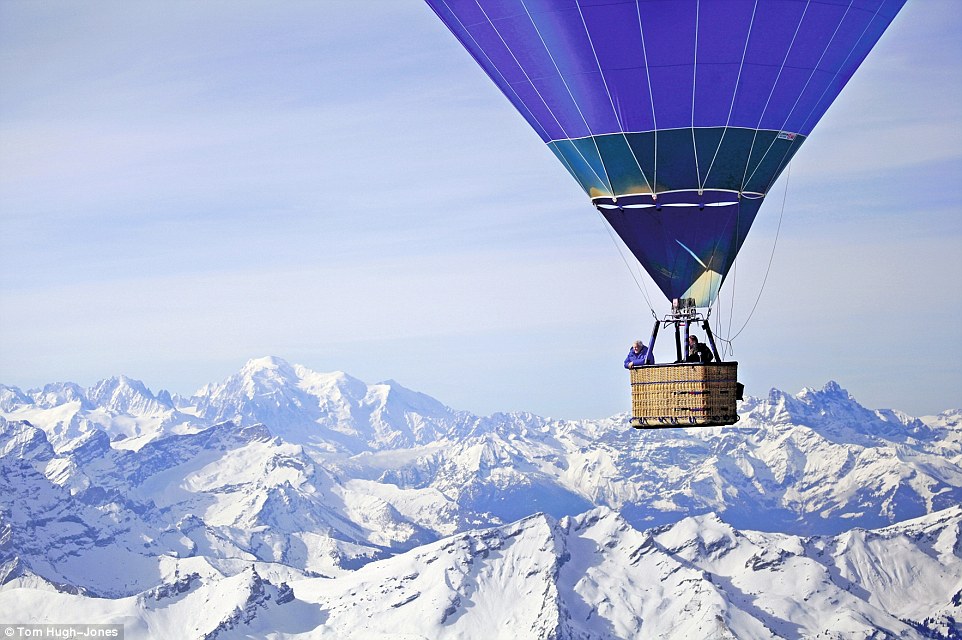 39CD8C4C00000578-3881396-David_in_a_hot_air_balloon_over_the_Swiss_Alps_during_filming_Pr-a-93_1477674858651